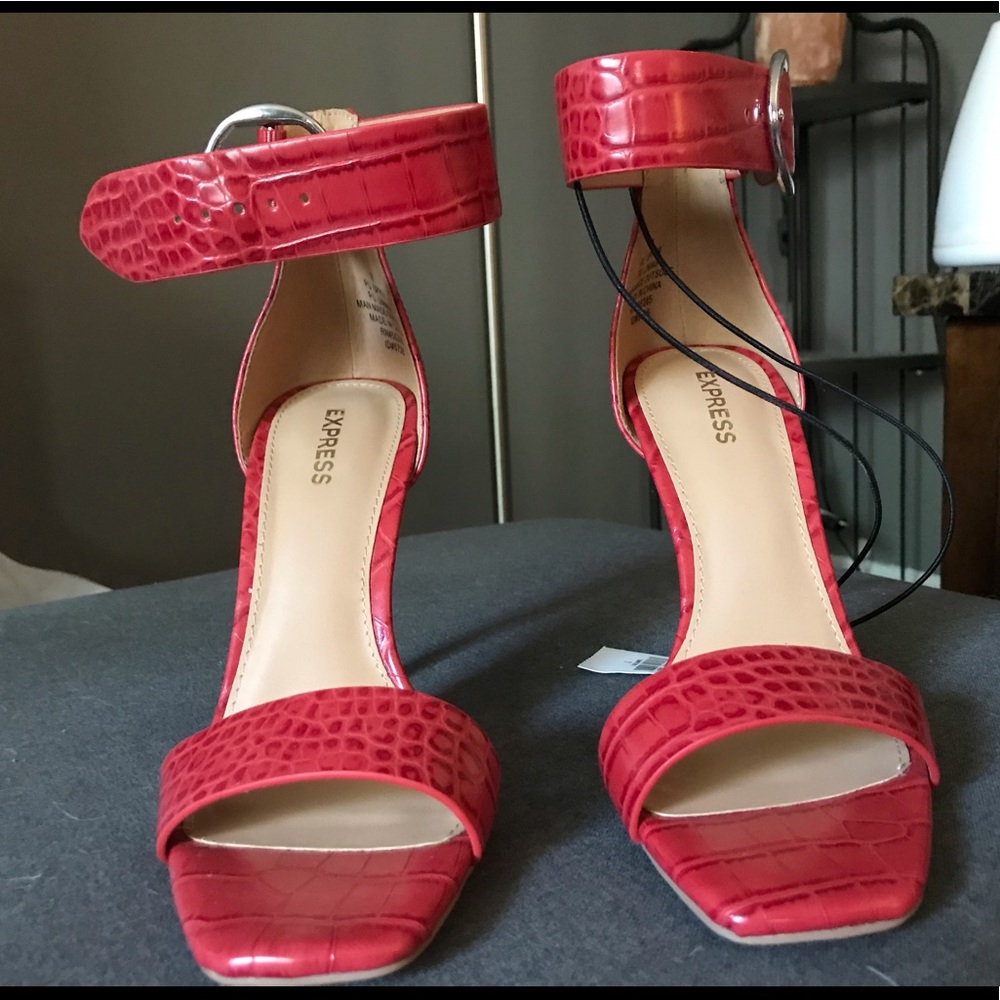 Express Women’s size 7, red shoes